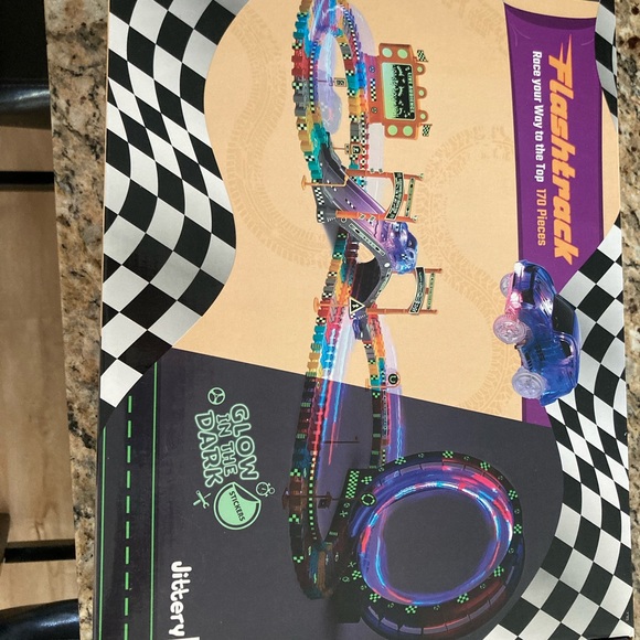 Flashtrack glow in the dark race track - Picture 2 of 2